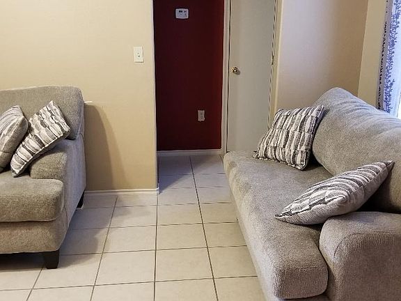 Living Room/Hallway