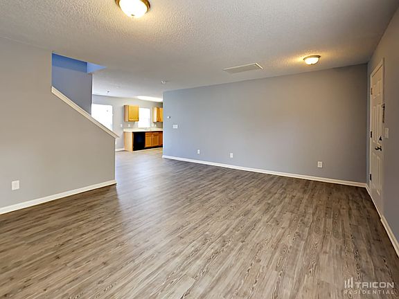 3rd image of 5203 Holbert Cres