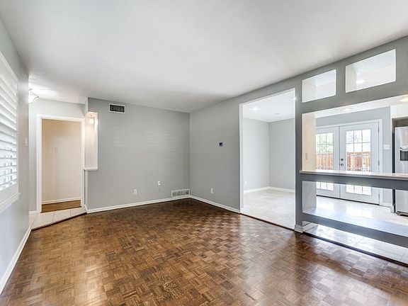 3rd image of 10511 Lake Gardens Dr