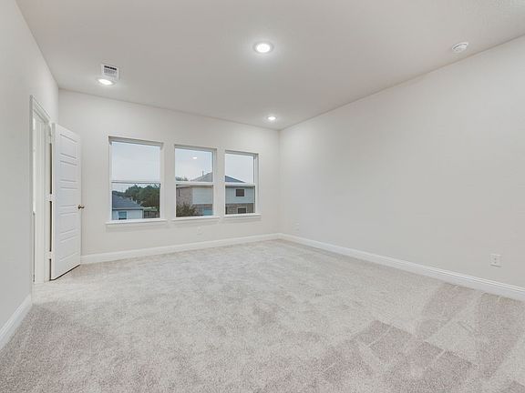 5th image of 517 Marcus Ln