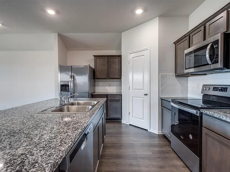 808 Saddle Horn Way — Photo 14