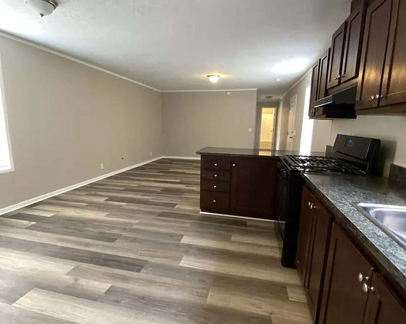 3 bed, 2.0 bath, 1120 sqft, $1,149 — Photo 2