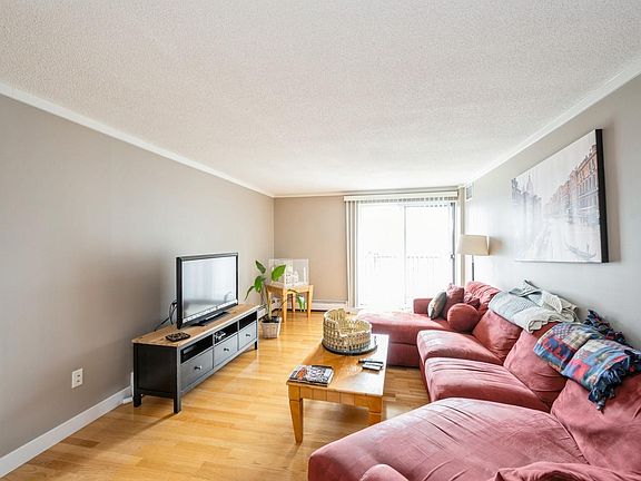 3rd image of 2800 W 44th St Unit 104