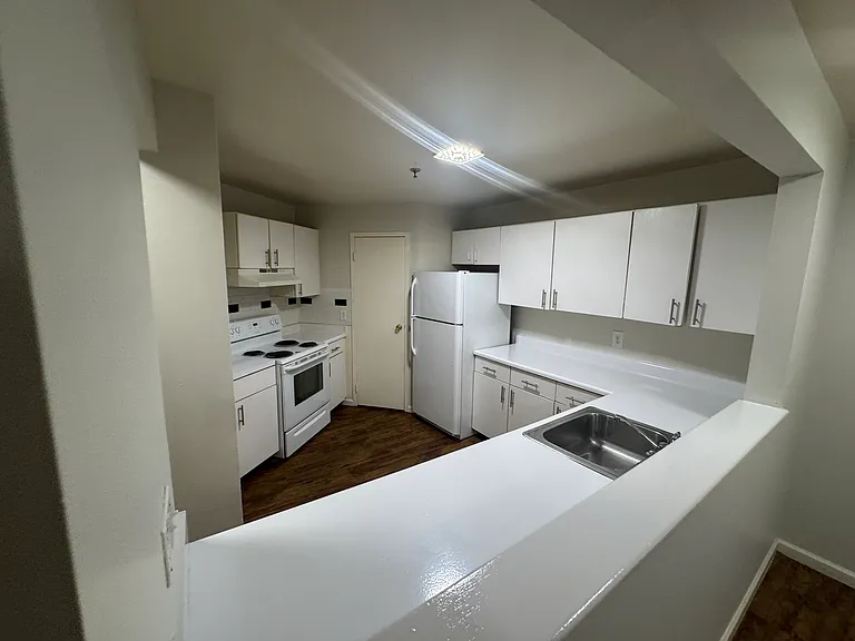 108 W Cedar St #502 — Photo 11