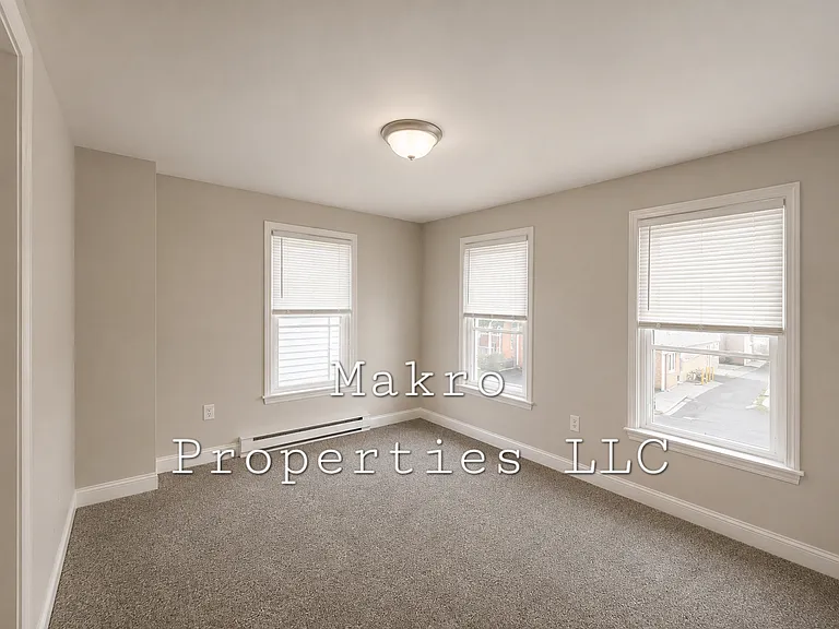 634 Broadway #1/2 — Photo 2