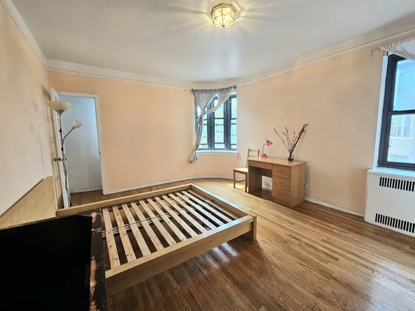 83-06 Vietor Avenue image 2 of 14