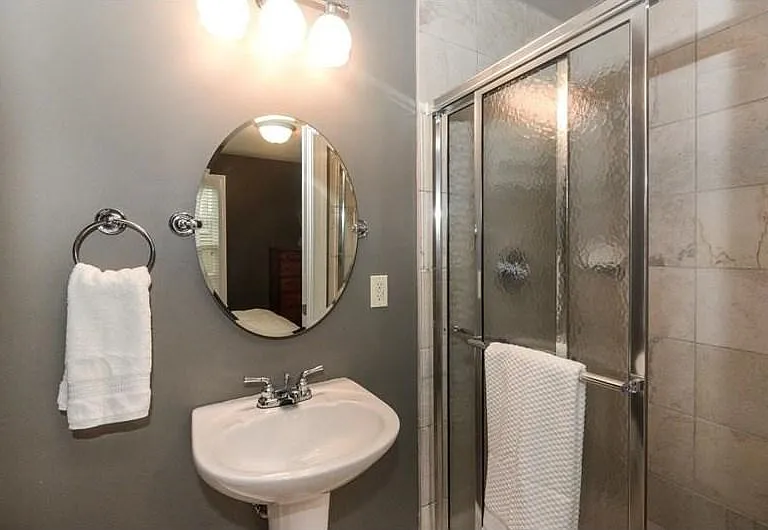 Full bathroom with all bedrooms