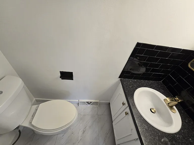 470 Zahn Dr #2 — Photo 12
