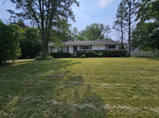 1004 Jenkisson Ave, Lake Bluff, IL 60044