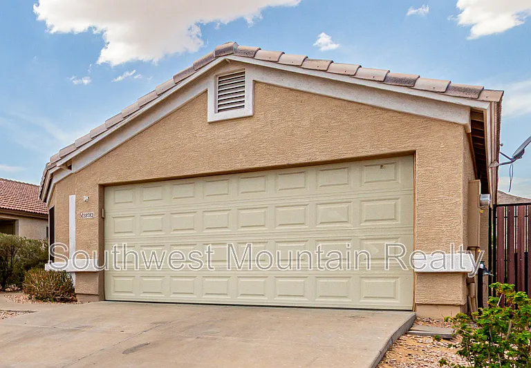 33782 N Mercedes Dr — Photo 4