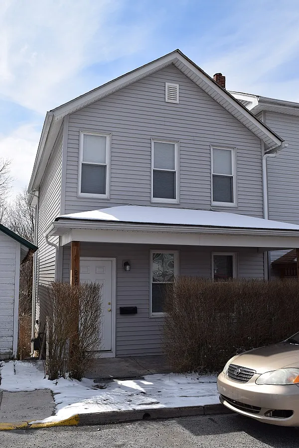 220 E High St photo 1