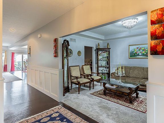 4th image of 7414 Broxton Ln