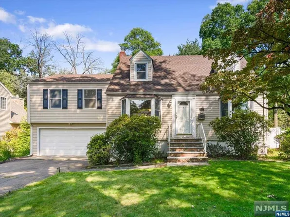 312 Maple St, Ramsey, NJ 07446