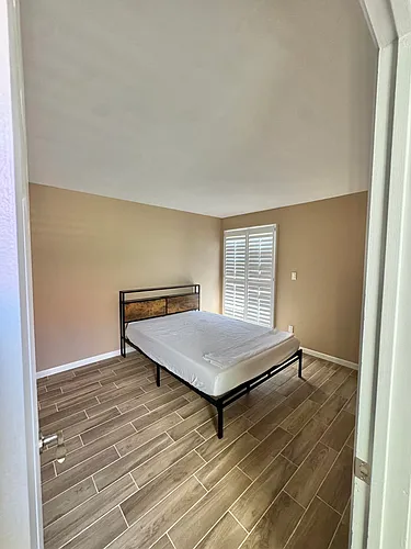 2553 N Miller Rd Photo 1