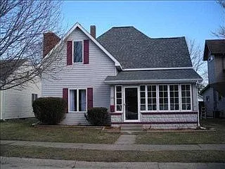 226 N East St photo 1