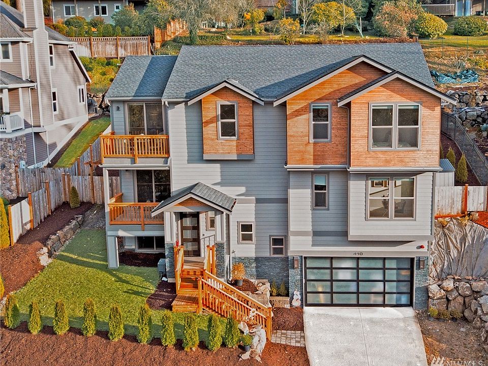 1st image of 410 209th Ave NE