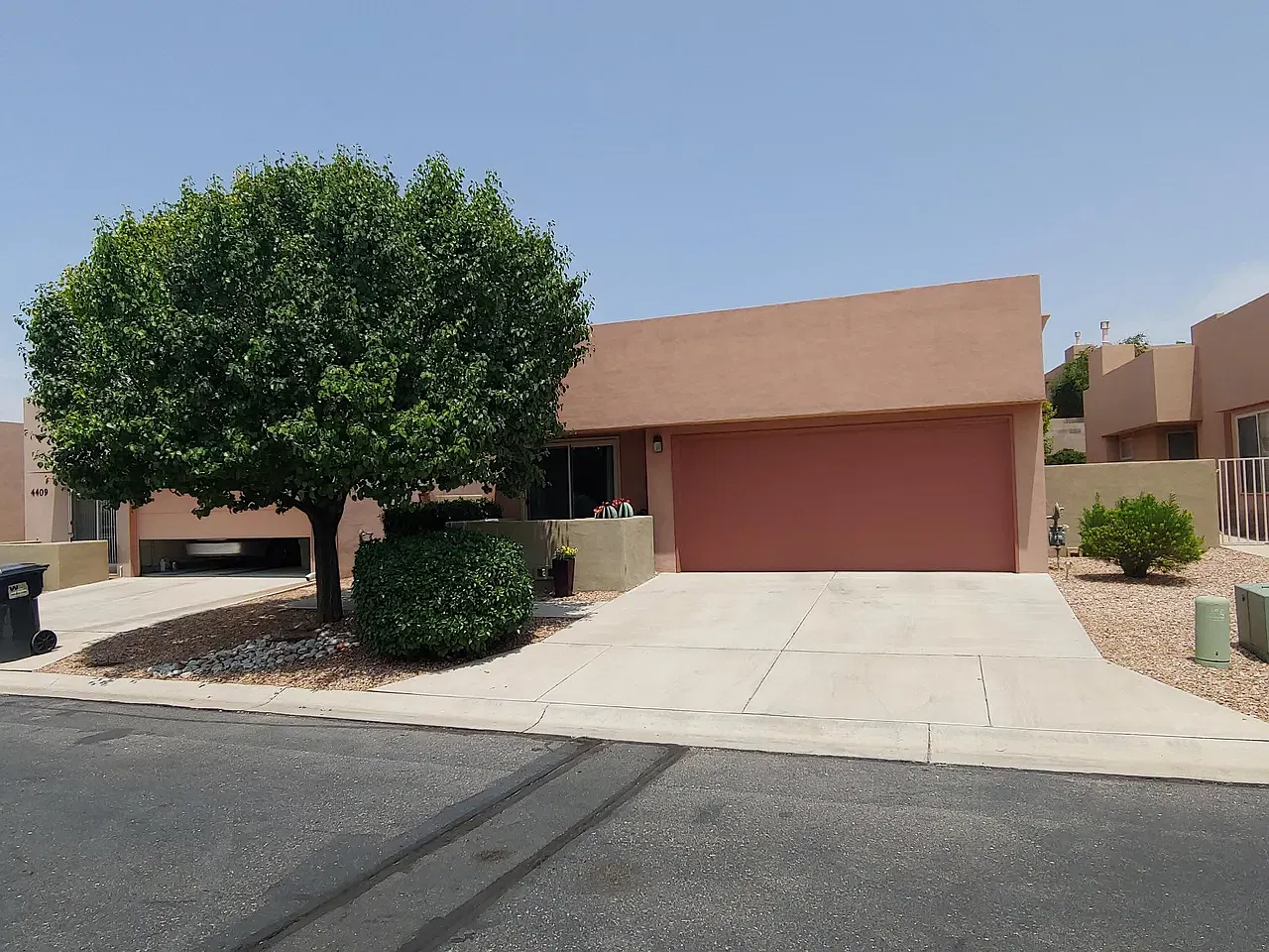 2 bed, 1280 sqft, $1,900 — Photo 2
