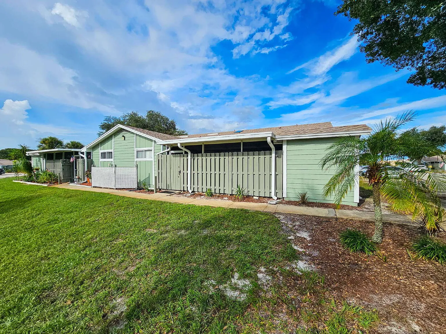 2 bed, 2.0 bath, 1067 sqft, $1,750 — Photo 1