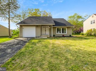 44 Pershing Ln, Sicklerville, NJ 08081