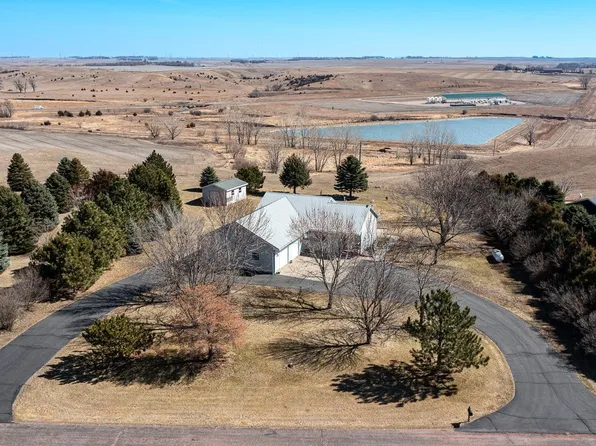 1406 Michael Cir, Montrose, SD 57048
