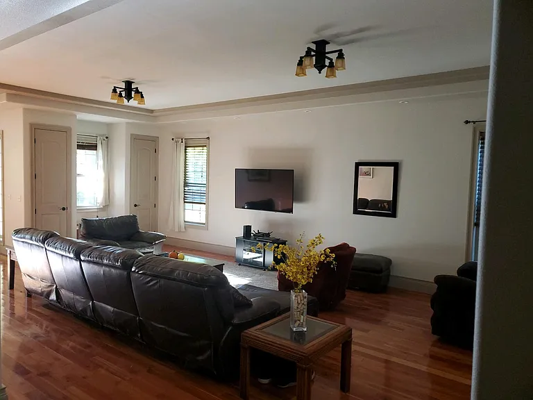 327 E Birch St #5 — Photo 6