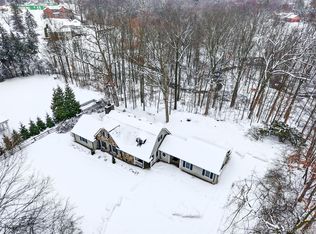 24924 Riverwood Dr, Franklin, MI 48025