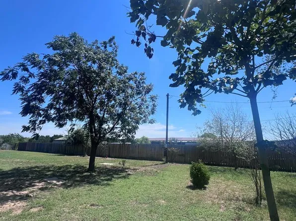 707 Mountain View Dr, Bandera, TX 78003