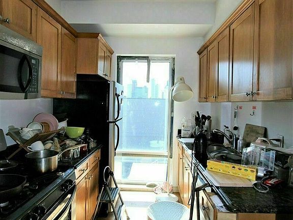 2nd image of 509 Myrtle Ave #A6