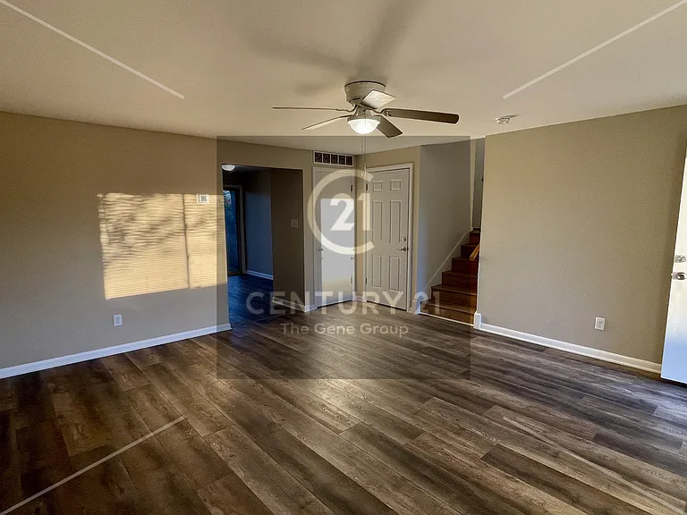 40 N Brown School Rd — Photo 3