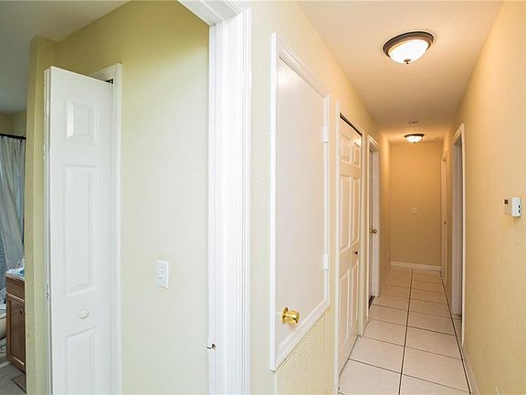5th image of 922 Little Ave