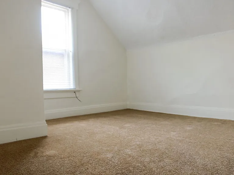 2296 Summit St — Photo 14