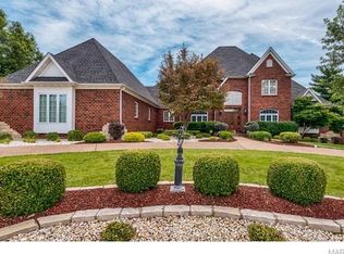 5423 Guinevere Dr, Weldon Spring, MO 63304