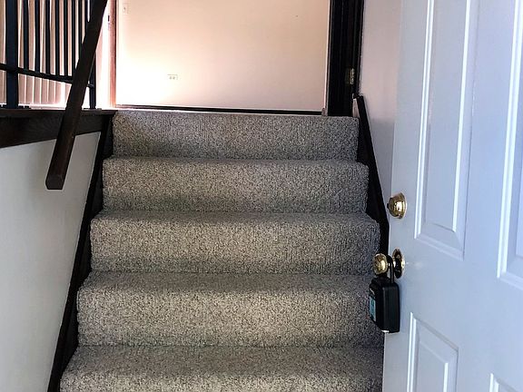 3rd image of 952 Brunswick Cir