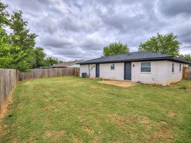 10005 Waverly Ave — Photo 37