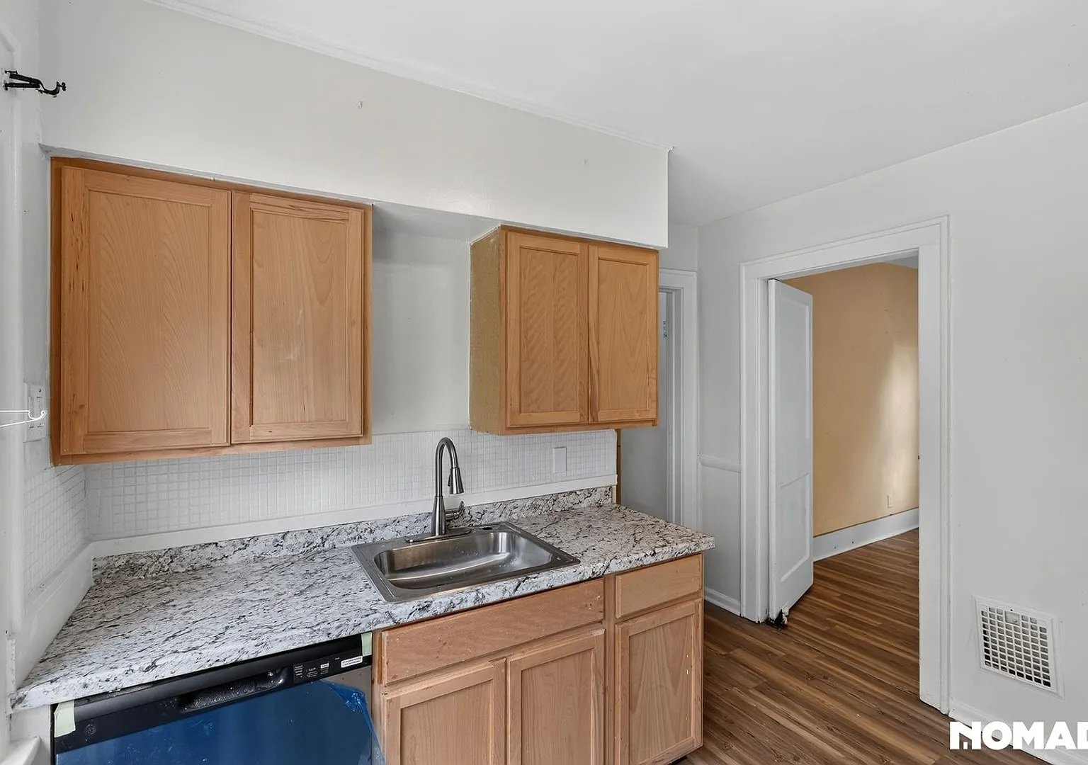 Large 2Bed/1Bath + Dining Room + Living Room + Sunroom in Kenmore — Photo 4