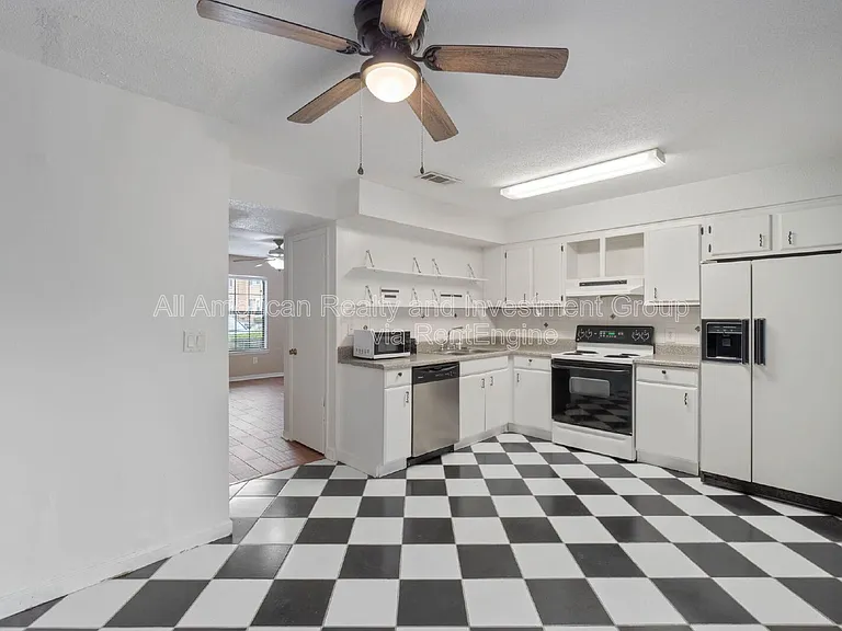 611 Center St #10 — Photo 8
