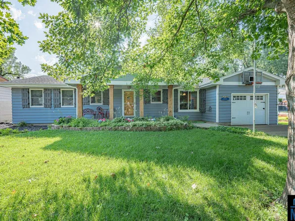 4713 Meadow Ln, Sioux City, IA 51104