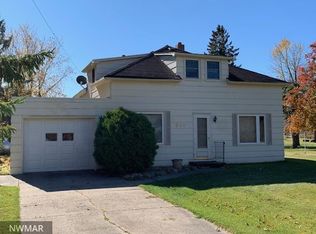 208 Lincoln Ave E, Karlstad, MN 56732