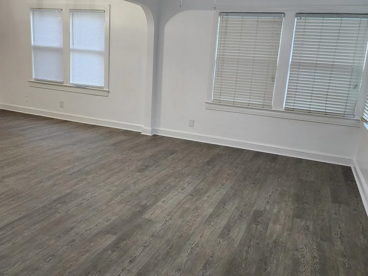 3 bed, 1054 sqft, $2,100 — Photo 3