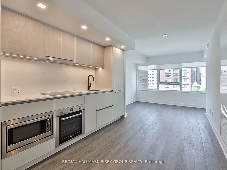 609 Sherbourne St #803 — Photo 2