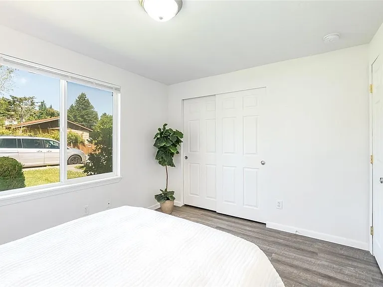 1744 N Rainier Ave — Photo 15