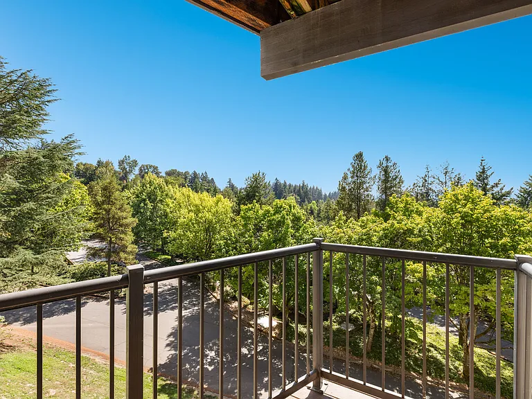 Sunset Summit Apartments — Photo 59