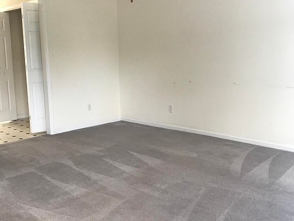 2nd image of 3985 Sterling Pointe Dr Unit Eee8