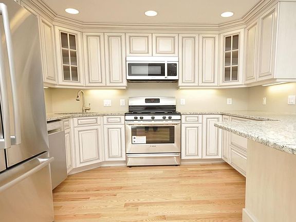 3rd image of 22 White Cedar Dr #22