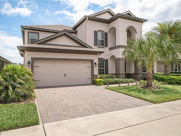 3rd image of 803 Sherbourne Cir