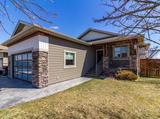 126 N Riverine Ln W, Lethbridge, AB T1K 5V6