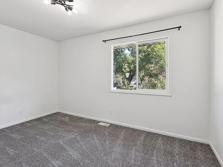 1636 SW 16th St — Photo 10