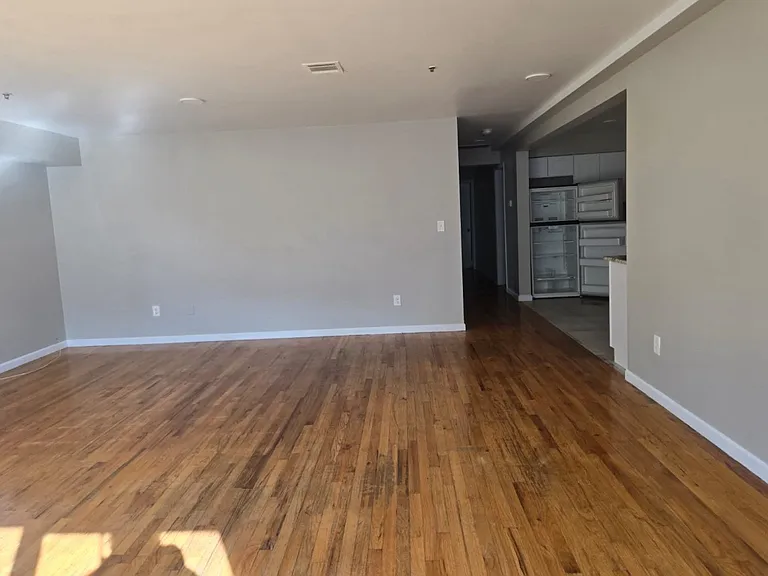 224 N Arlington Ave #2 — Photo 2