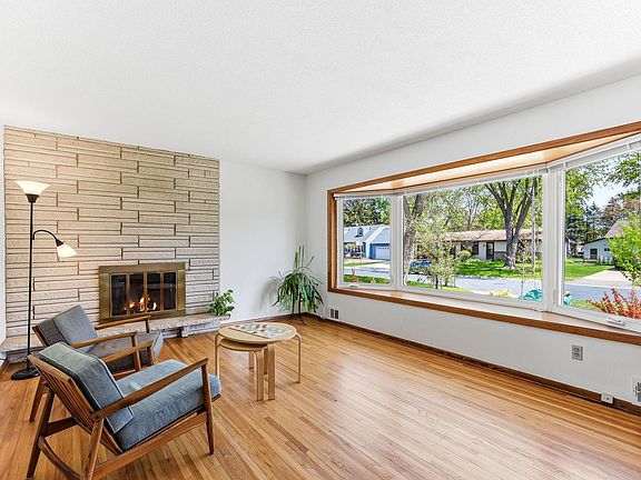 5th image of 4715 Sharon Ln