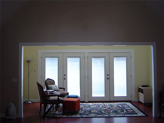 4th image of 156 Harbor Pointe Dr